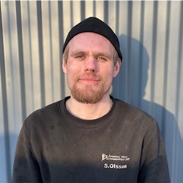 <b>Sebastian Olsson</b> <br>
<i>Skorstensfejare</i> <br>
070-614 58 15